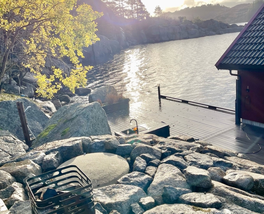 Wallax mini, fint plassert ved brygge.